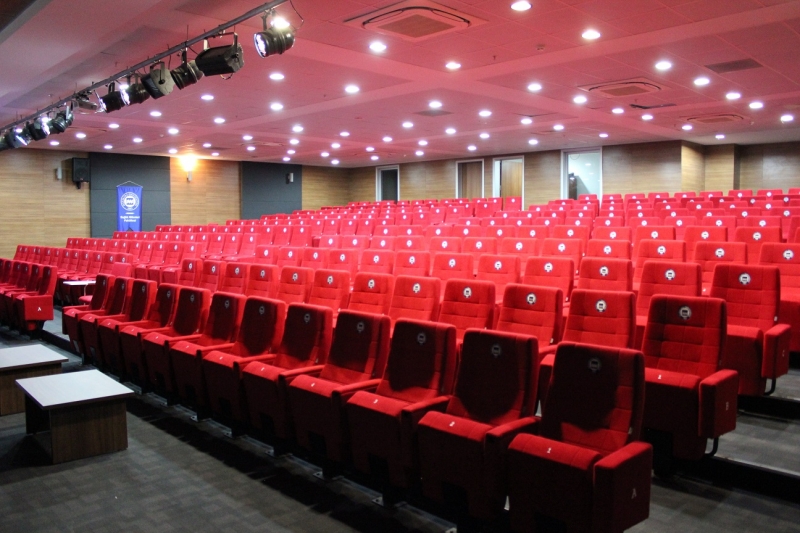 Tiyatro Salonu Ses Yalıtım ve Akustiği: Mükemmel Ses Deneyimi